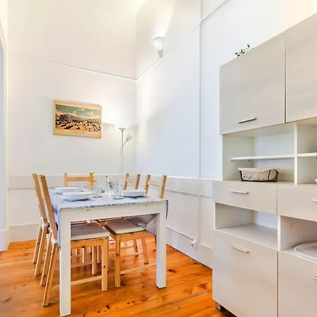 Boulevard Apartment *